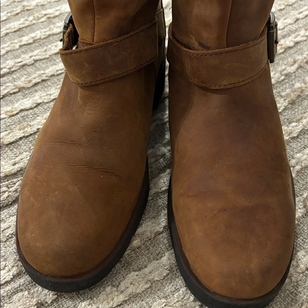 TIMBERLAND Graceyn Biker Wp Distressed Brown Leather Ankle Mid Boots with Buckle